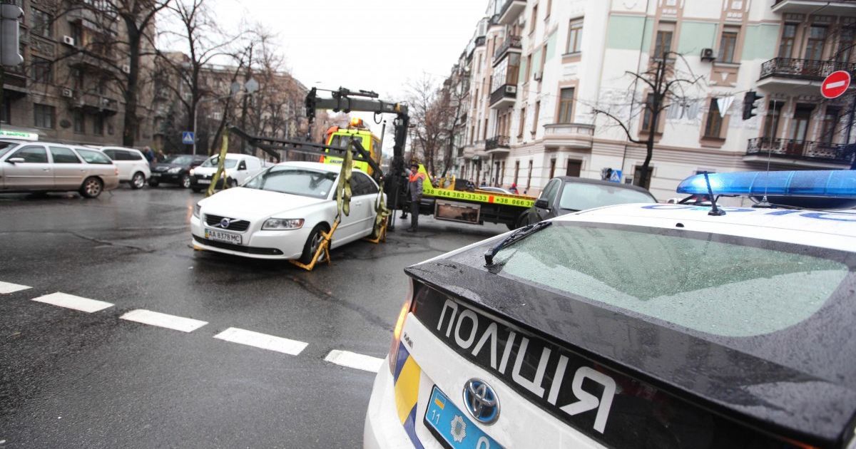 В Киеве во время карантина эвакуировали более 8,5 тысяч авто
