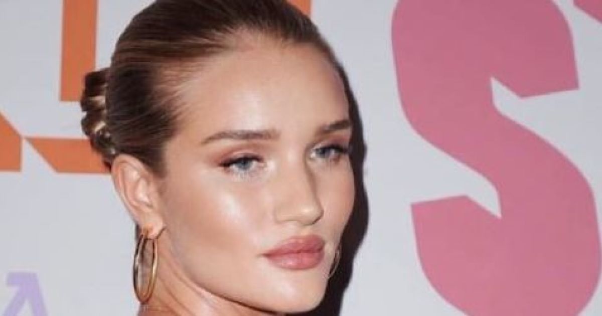 Розі Хантінгтон-Вайтлі приголомшила юзерів "оголеним" фото