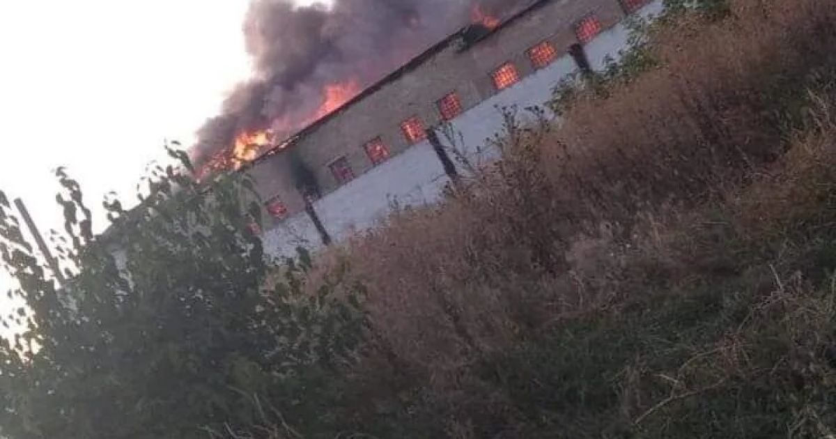 Під Києвом загорілася колонія, в якій близько 500 в'язнів — ЗМІ