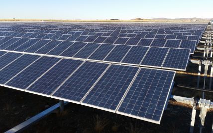В Украине приобретает популярность солнечная энергия: в прошлом году установили 45 тыс. батарей