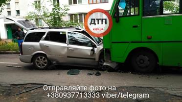 Смертельна ДТП: на Київщині легковик влетів у маршрутку / © facebook.com/dtp.kiev.ua