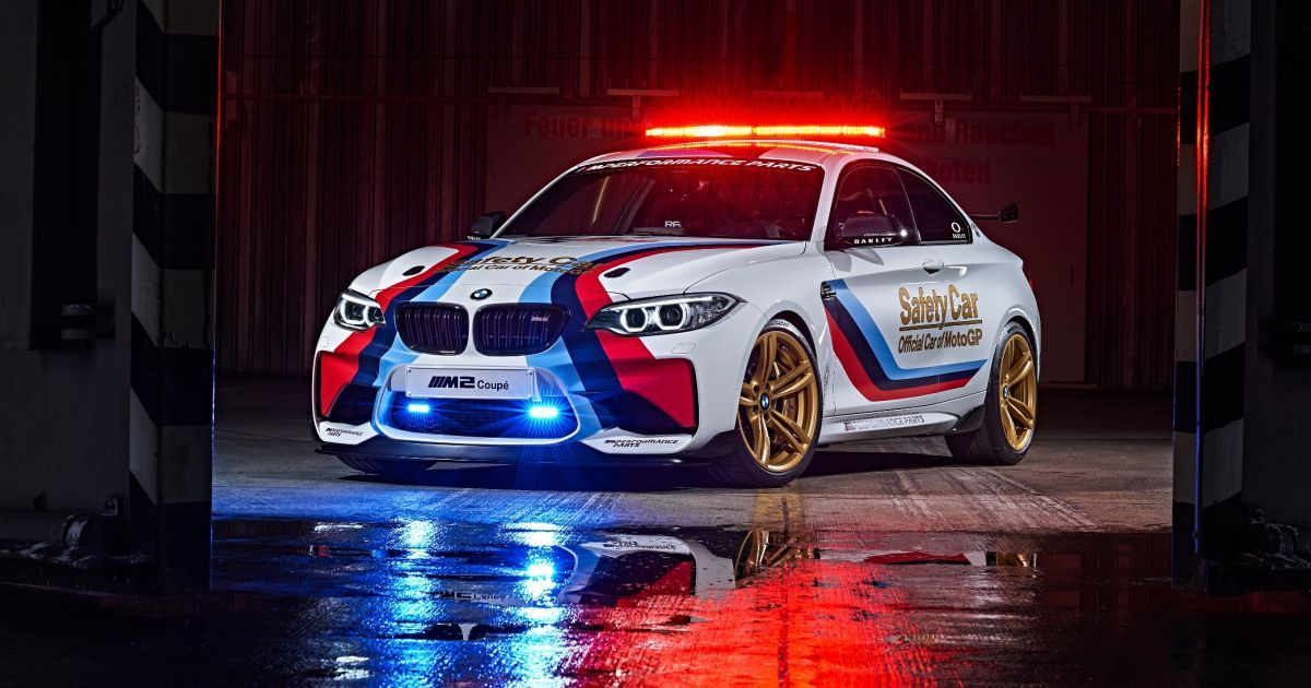 BMW представила новую машину безопасности для мотогонок (Видео)