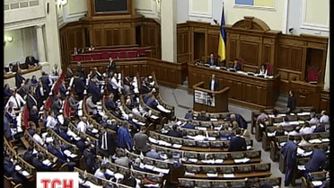 Изменения в Конституцию уже сегодня готовится рассмотреть Верховная Рада