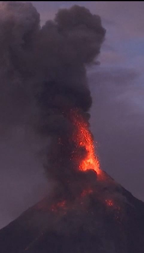 Сейсмологи прогнозують нові потужні вибухи вулкану Майон на Філіппінах