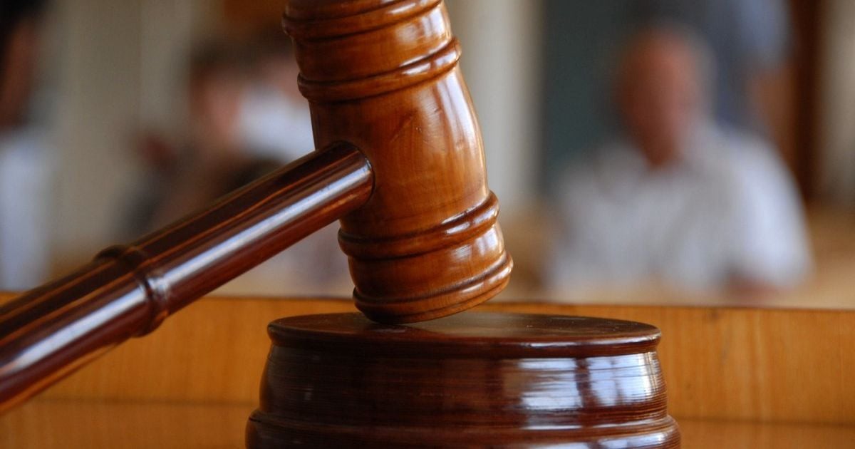 Суд вынес приговор матери, дети которой от голода ели обои