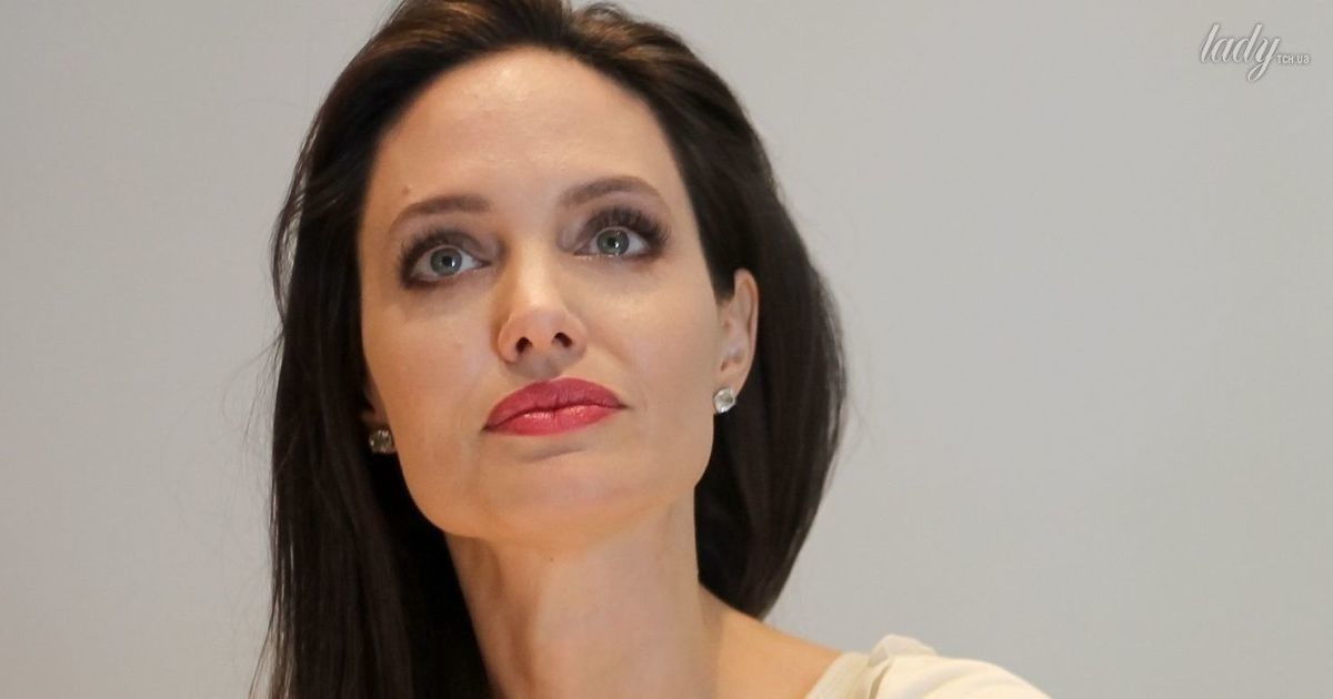 Анджелина Джоли