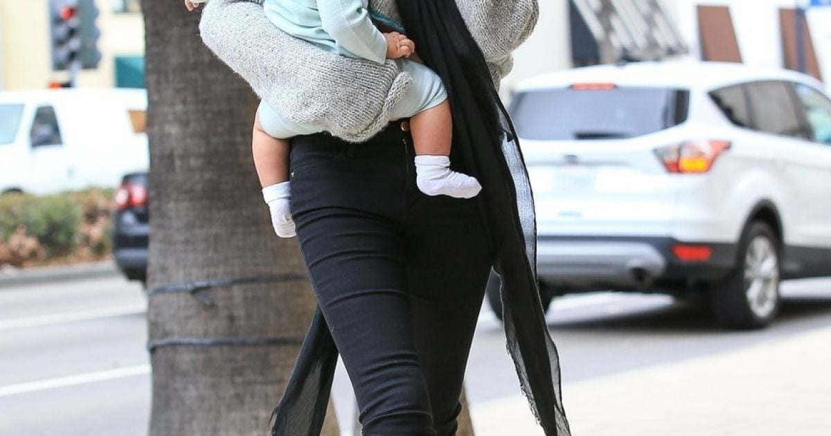 Крисси Тейген на шопинге в Лос-Анджелесе