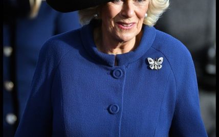 Герцогиня Корнуольская Камилла надела на рождественскую службу забавную шляпу