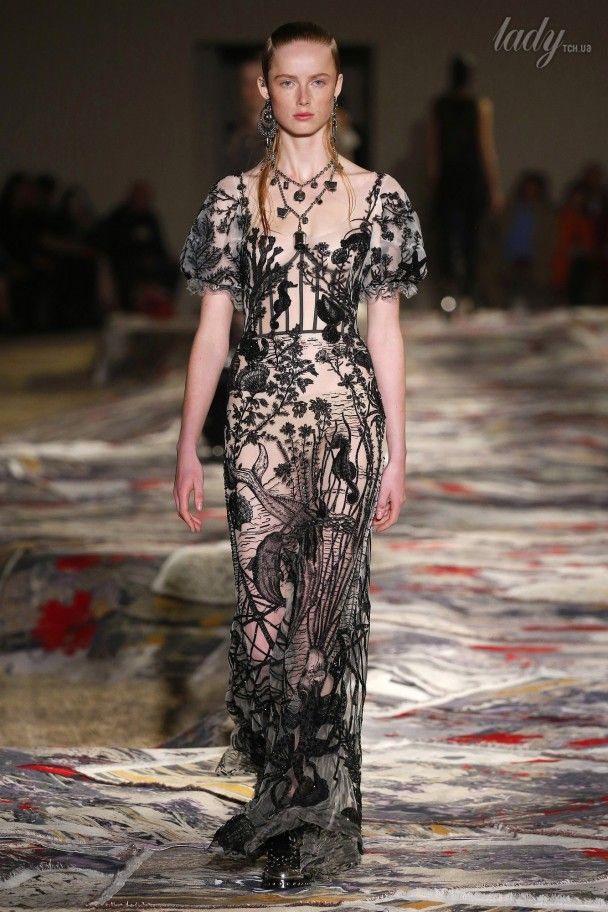 Коллекця Alexander McQueen прет-а-порте сезона весна-лето 2017 / © East News