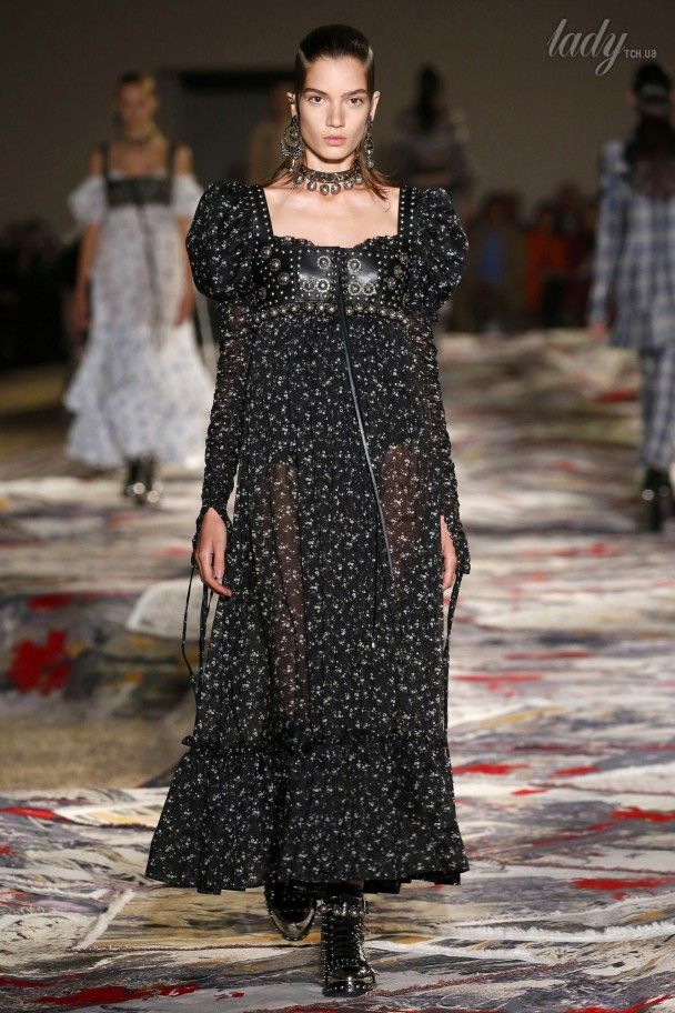 Коллекця Alexander McQueen прет-а-порте сезона весна-лето 2017 / © East News