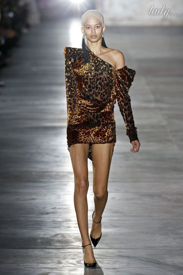 Коллекция Saint Laurent прет-а-порте сезона весна-лето 2017 / © East News