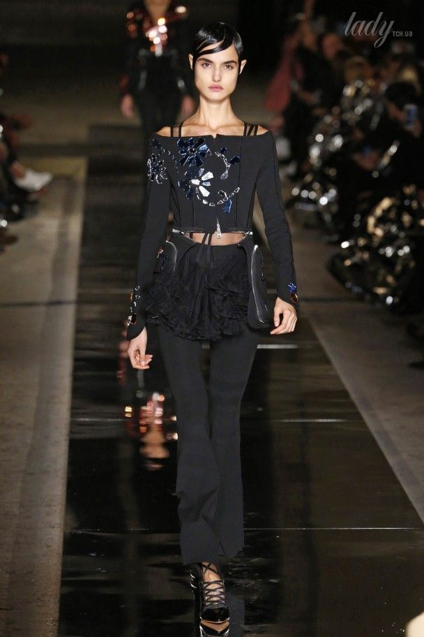 Коллекция Givenchy прет-а-порте сезона весна-лето 2017 / © East News