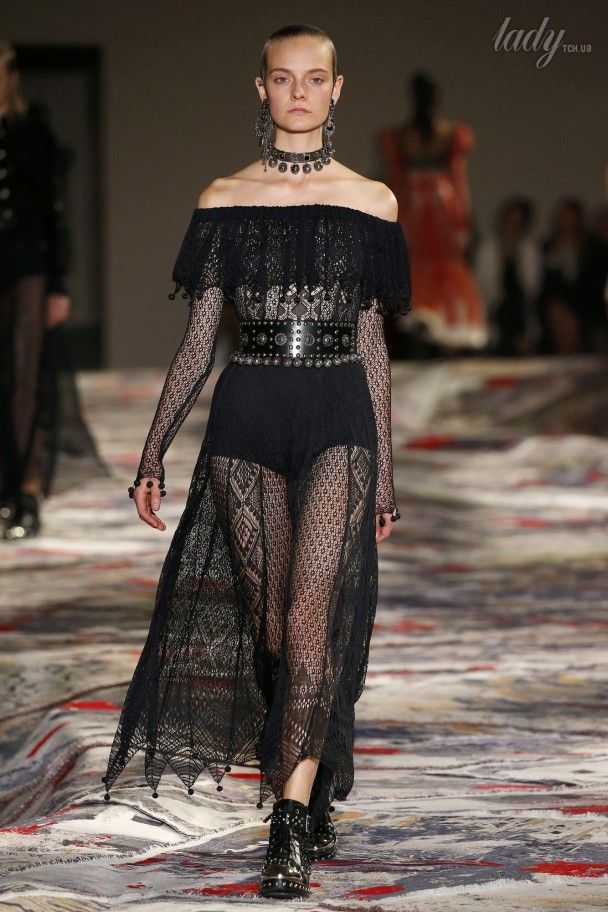 Коллекця Alexander McQueen прет-а-порте сезона весна-лето 2017 / © East News