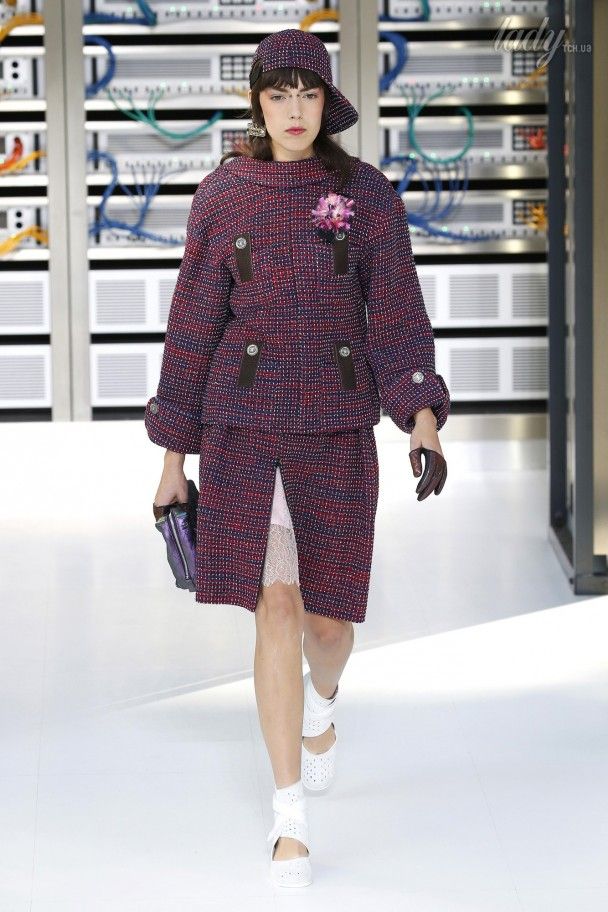 Коллекция Chanel прет-а-порте сезона весна-лето 2017 / © East News