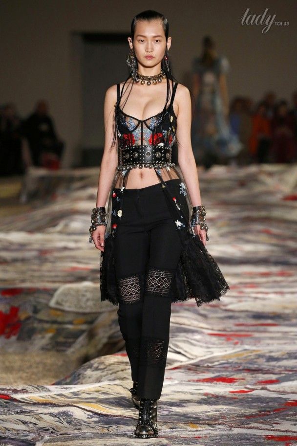 Коллекця Alexander McQueen прет-а-порте сезона весна-лето 2017 / © East News