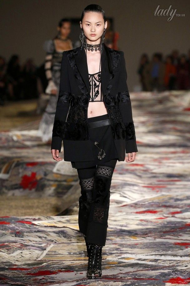 Коллекця Alexander McQueen прет-а-порте сезона весна-лето 2017 / © East News