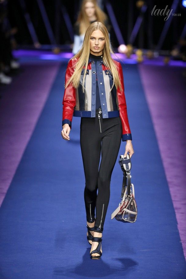 Коллекция Versace прет-а-порте сезона весна-лето 2017 / © East News