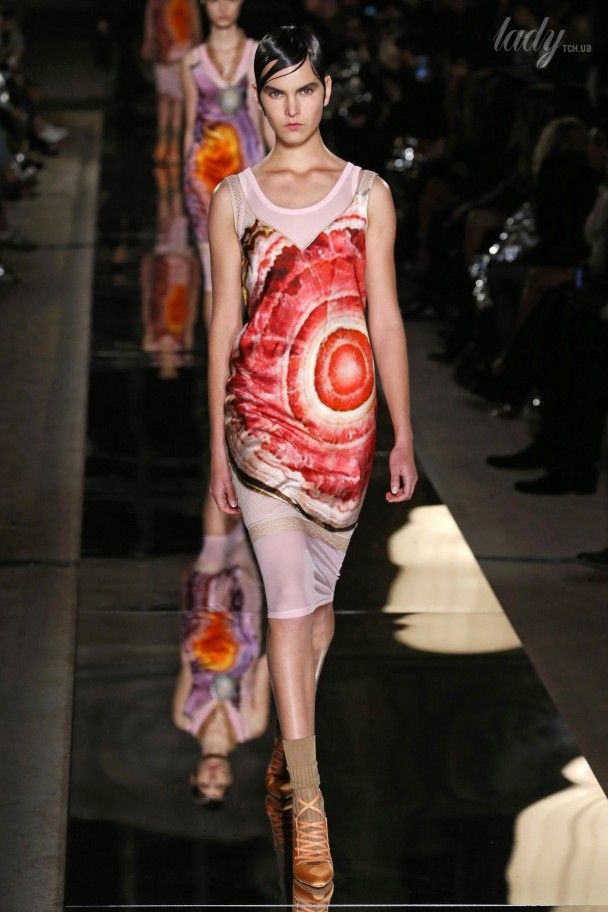 Коллекция Givenchy прет-а-порте сезона весна-лето 2017 / © East News