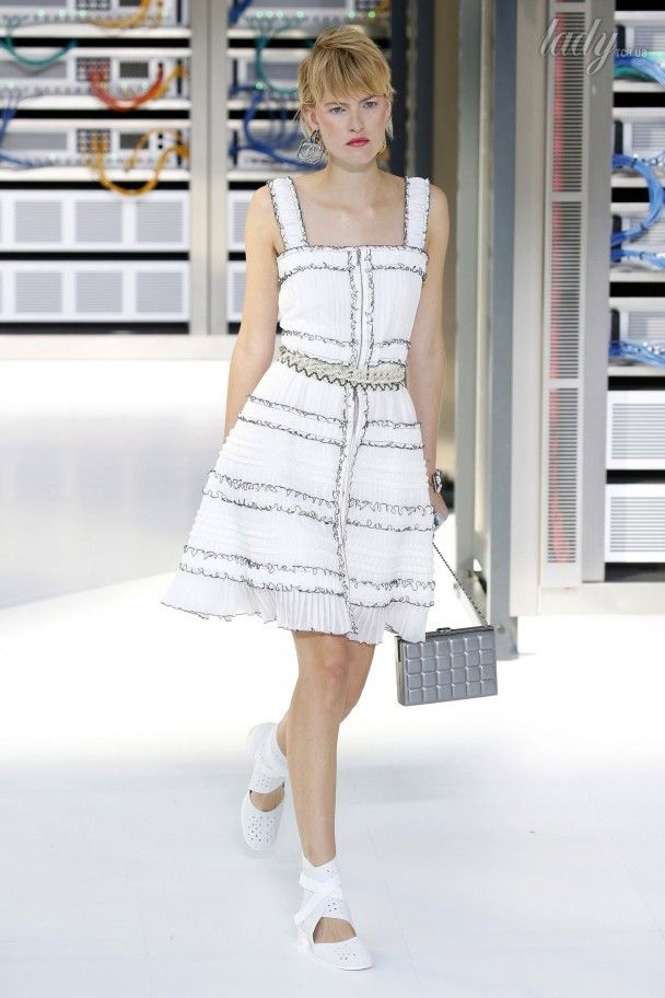 Коллекция Chanel прет-а-порте сезона весна-лето 2017 / © East News