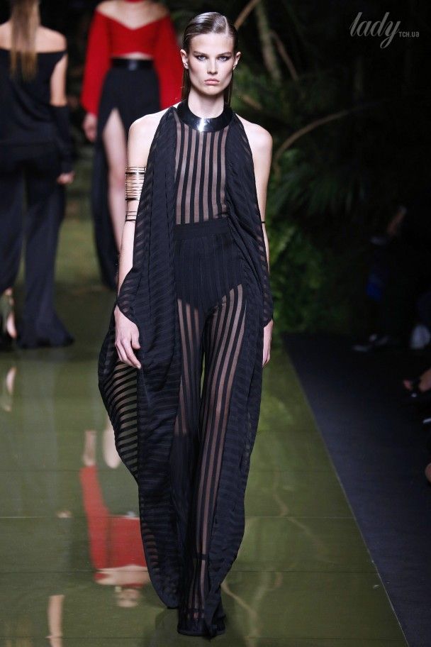 Коллекция Balmain прет-а-порте сезона весна-лето 2017 / © East News