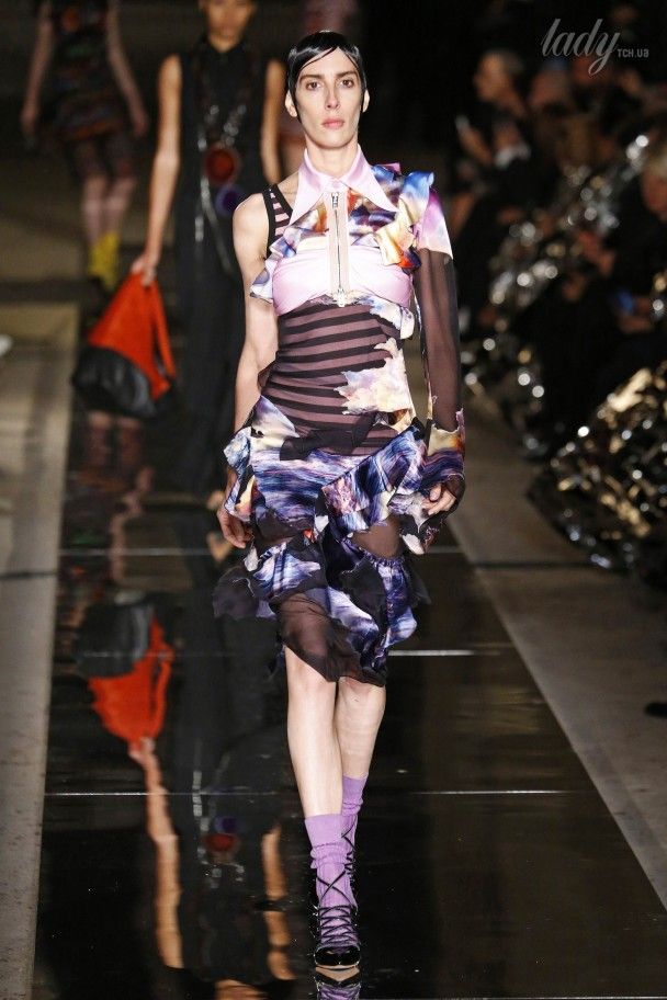 Коллекция Givenchy прет-а-порте сезона весна-лето 2017 / © East News