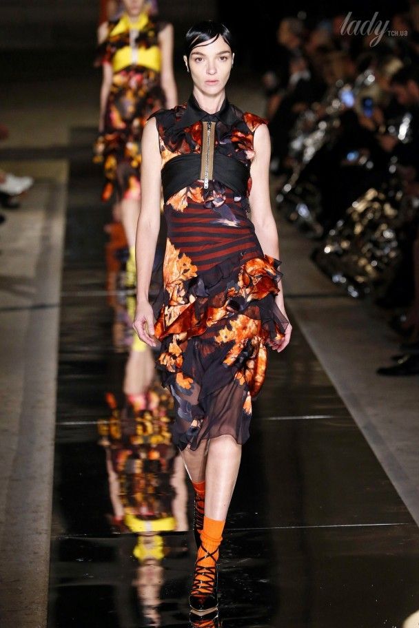 Коллекция Givenchy прет-а-порте сезона весна-лето 2017 / © East News