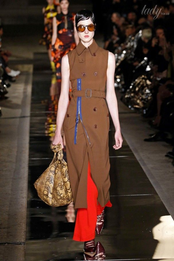 Коллекция Givenchy прет-а-порте сезона весна-лето 2017 / © East News