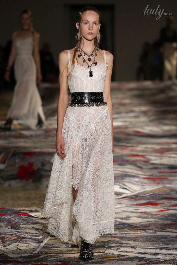 Коллекця Alexander McQueen прет-а-порте сезона весна-лето 2017 / © East News