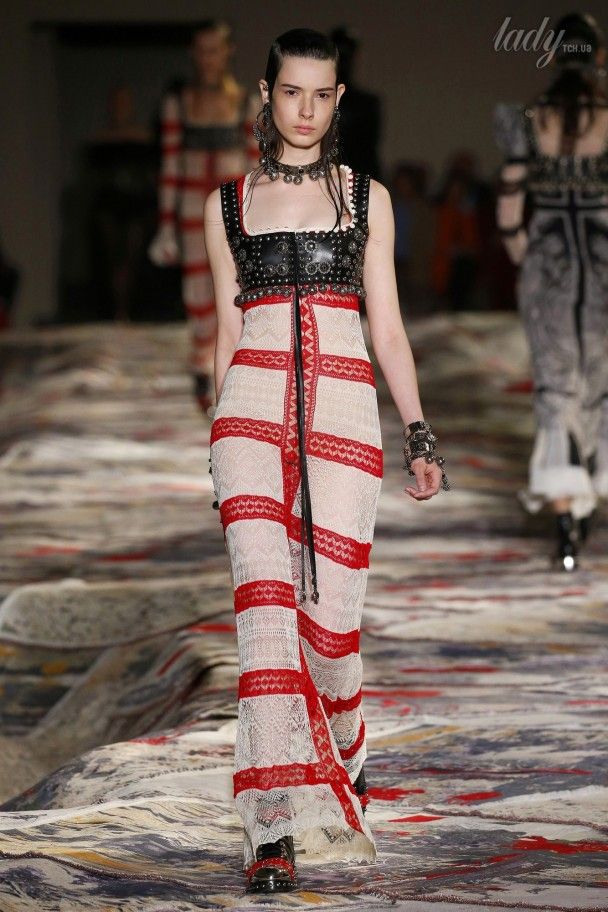 Коллекця Alexander McQueen прет-а-порте сезона весна-лето 2017 / © East News