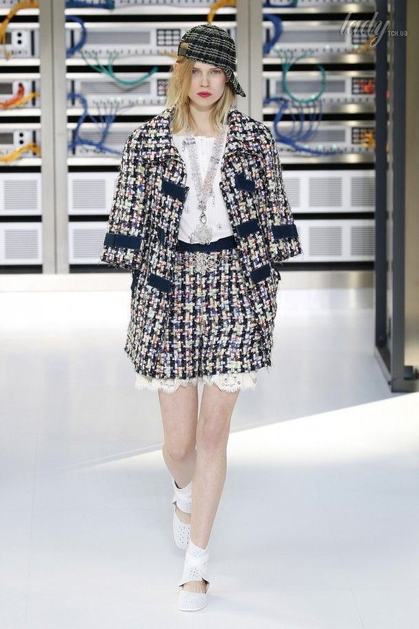 Коллекция Chanel прет-а-порте сезона весна-лето 2017 / © East News
