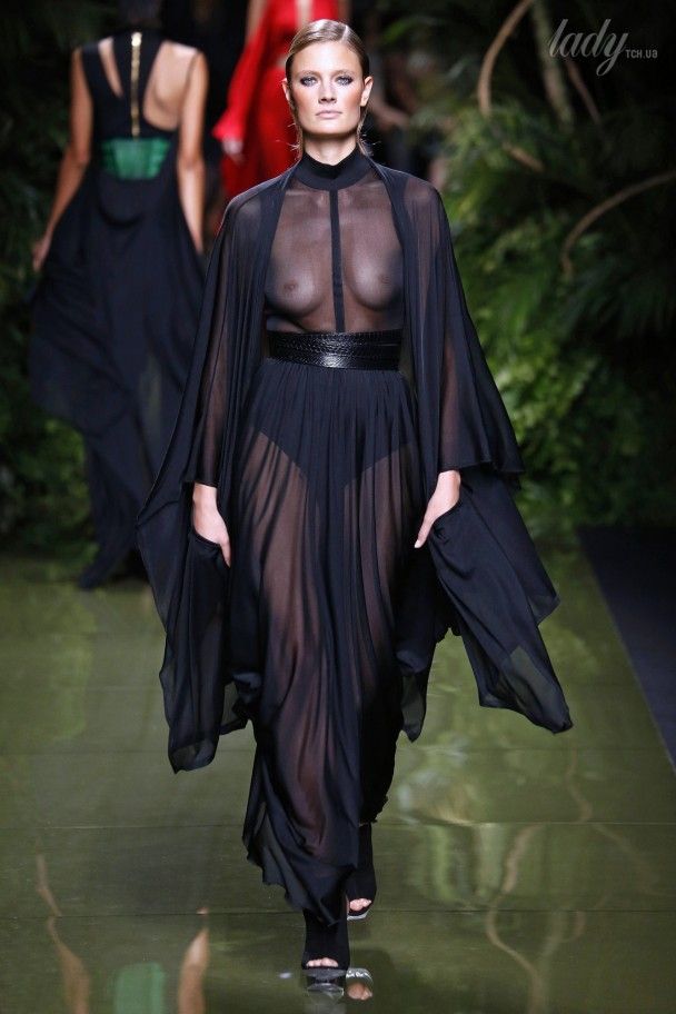 Коллекция Balmain прет-а-порте сезона весна-лето 2017 / © East News
