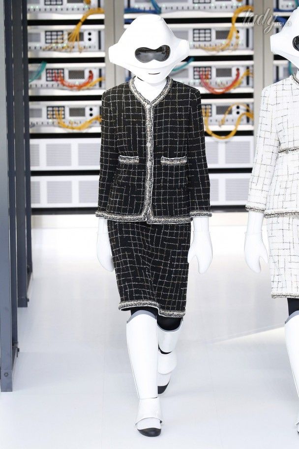 Коллекция Chanel прет-а-порте сезона весна-лето 2017 / © East News