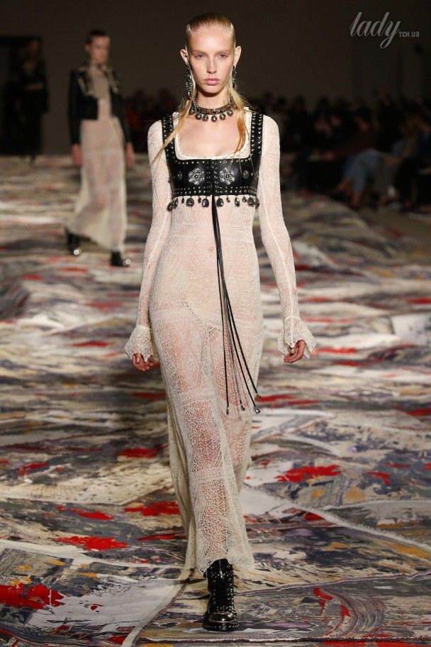 Коллекця Alexander McQueen прет-а-порте сезона весна-лето 2017 / © East News