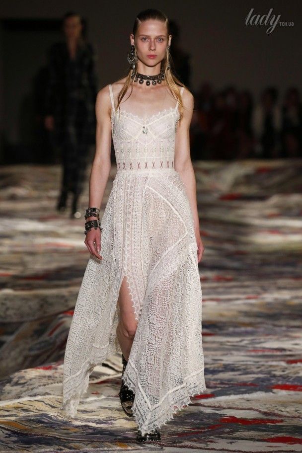 Коллекця Alexander McQueen прет-а-порте сезона весна-лето 2017 / © East News