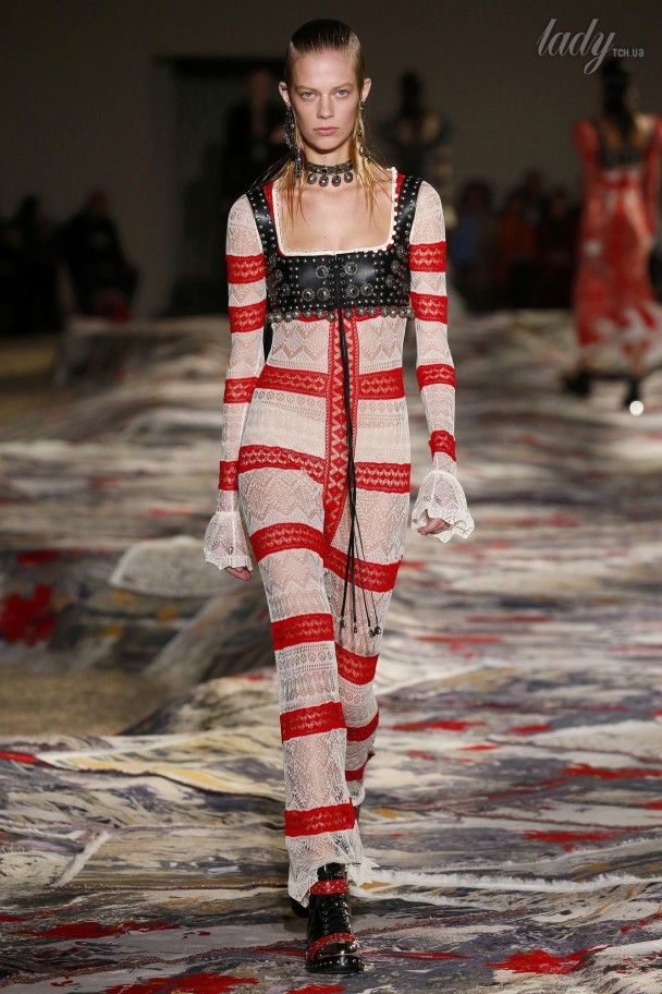 Коллекця Alexander McQueen прет-а-порте сезона весна-лето 2017 / © East News