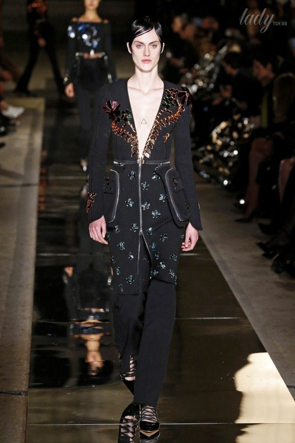 Коллекция Givenchy прет-а-порте сезона весна-лето 2017 / © East News
