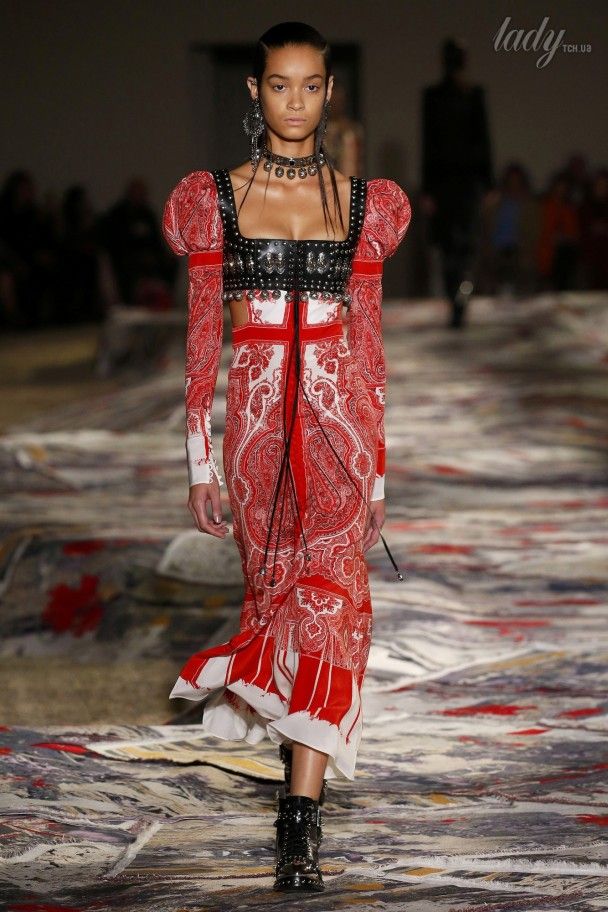 Коллекця Alexander McQueen прет-а-порте сезона весна-лето 2017 / © East News