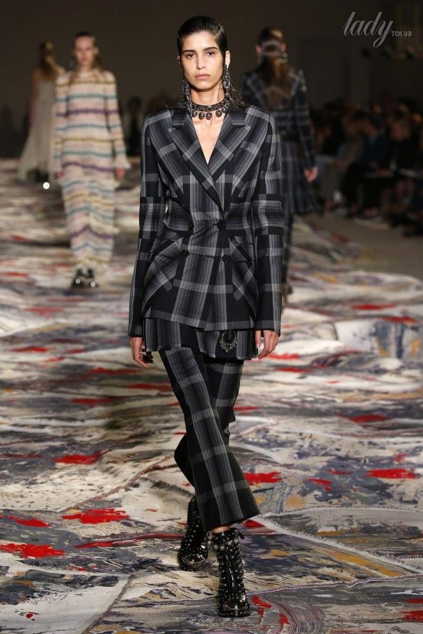 Коллекця Alexander McQueen прет-а-порте сезона весна-лето 2017 / © East News