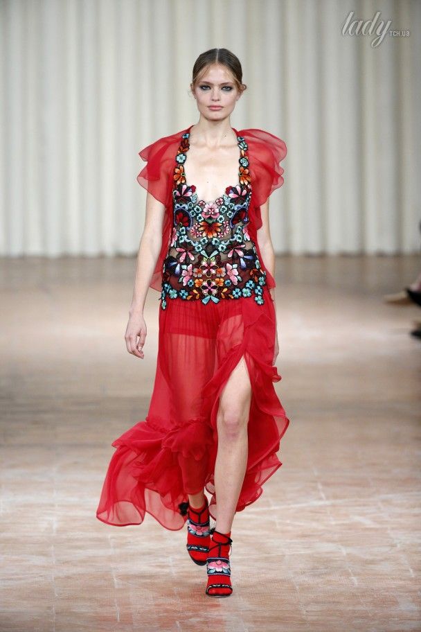 Коллекция Alberta Ferretti прет-а-порте сезона весна-лето 2017 / © East News