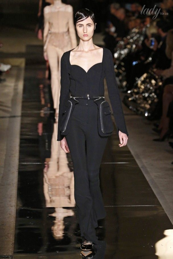 Коллекция Givenchy прет-а-порте сезона весна-лето 2017 / © East News