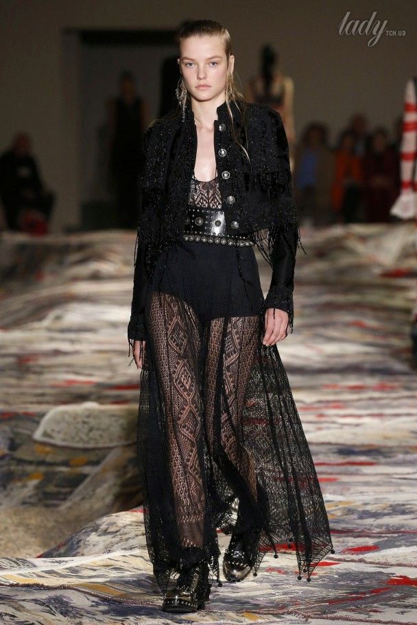 Коллекця Alexander McQueen прет-а-порте сезона весна-лето 2017 / © East News