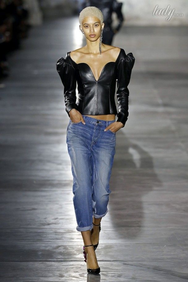 Коллекция Saint Laurent прет-а-порте сезона весна-лето 2017 / © East News