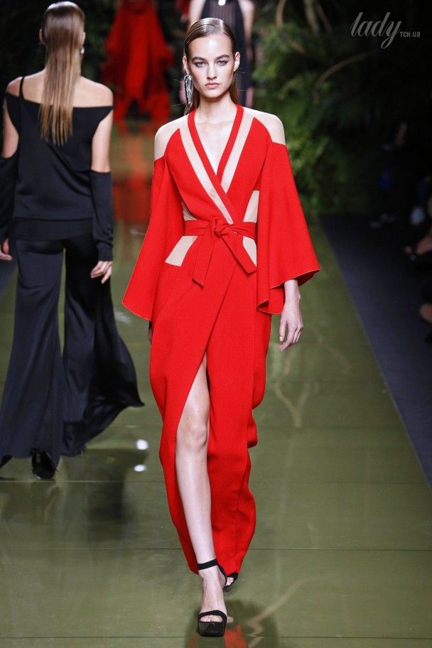 Коллекция Balmain прет-а-порте сезона весна-лето 2017 / © East News