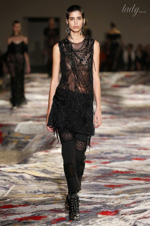 Коллекця Alexander McQueen прет-а-порте сезона весна-лето 2017 / © East News
