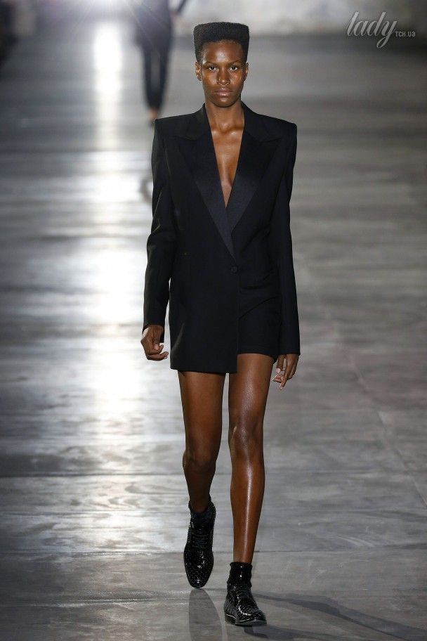 Коллекция Saint Laurent прет-а-порте сезона весна-лето 2017 / © East News