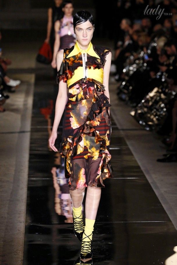 Коллекция Givenchy прет-а-порте сезона весна-лето 2017 / © East News