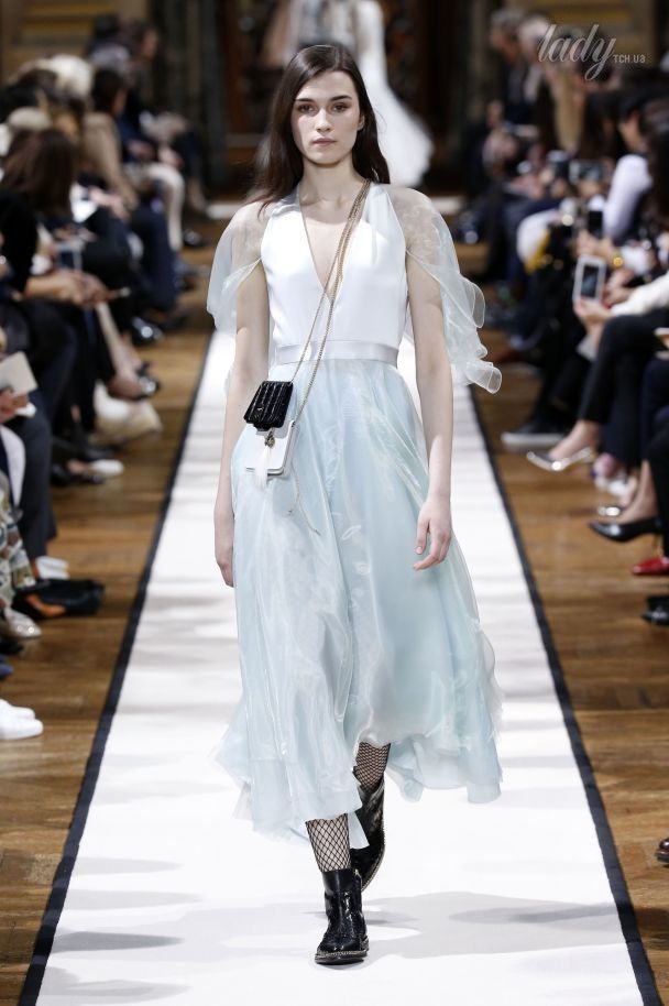 Коллекция pret-a-porte. Прето порте. Прет а порте делюкс в одежде. Платья вечерние мода прет а порте. Показ прет а порте 2022.