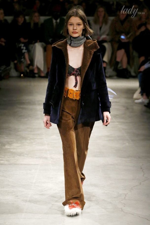 Коллекция Prada прет-а-порте сезона осень-зима 2017-2018 / © East News