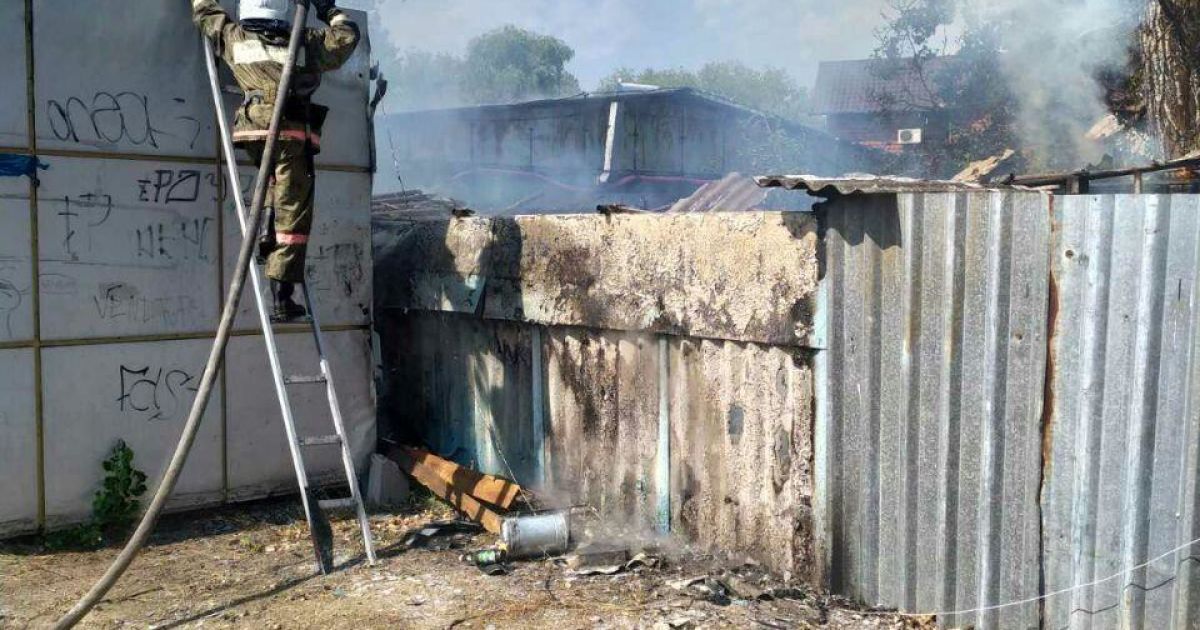 В Одеській області горіла база відпочинку: могли вибухнути балони