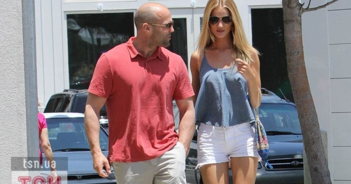 Джейсон Стетхем зіграє весілля з Розі Хантінгтон-Вайтлі